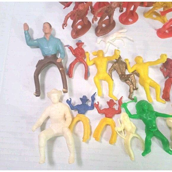 Lot of 49 Vtg Marx Plastic Toy Cowboys Indians Horses Pirates Farmers Ring Hand - Picture 2 of 10